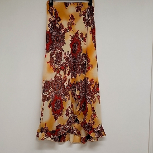 Russell Kemp New York Dresses & Skirts - Russell Kemp New York Maxi Skirt Size 8 Beautiful Floral Print with Ruffled Hem